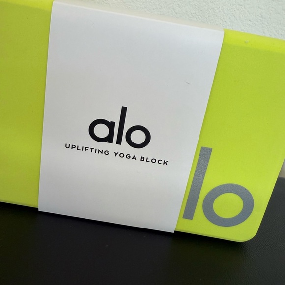 ALO Yoga Block in Vibrant Lime - Picture 3 of 4